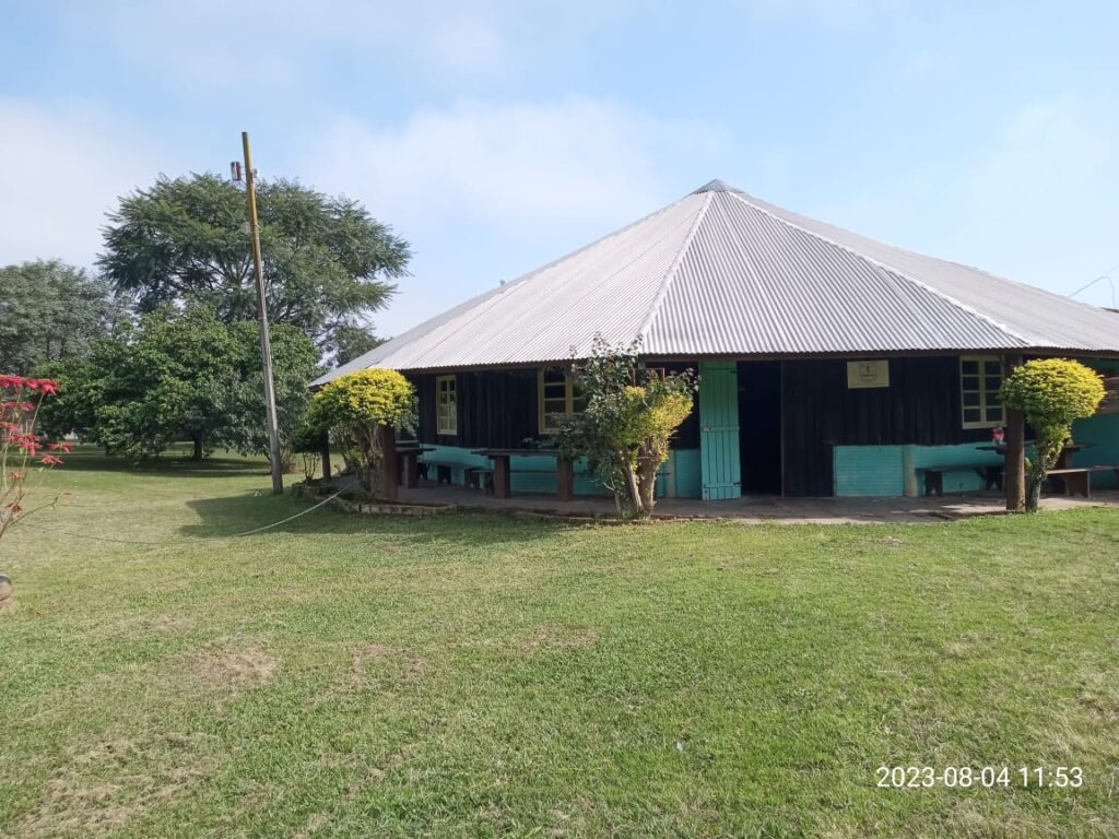 A finalidade de uma sede campestre, é fornecer um espaço para os membros e seus convidados desfrutarem de atividades de lazer e descanso. Pode incluir atividades esportivas, culturais e sociais, bem como áreas para eventos e reuniões.